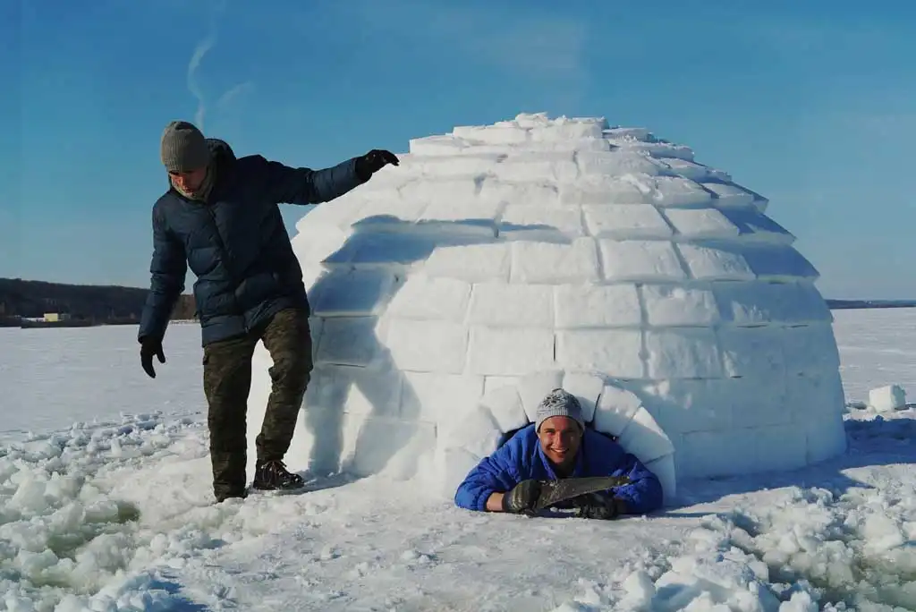 Tại Sao Nhà Igloo Của Người Eskimo Không Tan Ngay Cả Khi Bên Trong Ở 20°C?