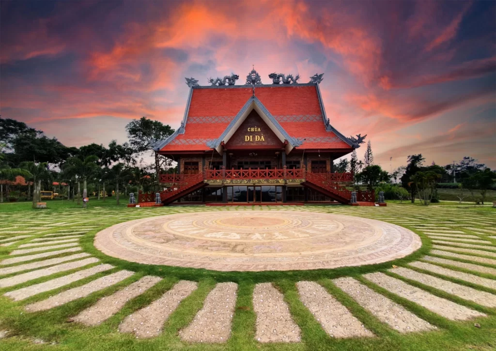 Chùa Di Đà Bảo Lộc  Khám phá ngôi chùa lớn nhất xứ sương mù-2.webp