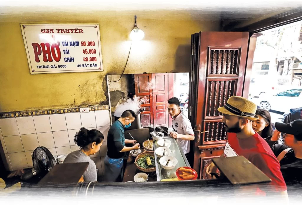 Cùng đến Phở Bát Đàn  Phở gia truyền 100 năm tuổi tại Hà Nội tinh hoa ẩm thực Việt Nam-2.webp