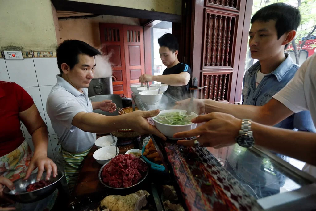 Cùng đến Phở Bát Đàn  Phở gia truyền 100 năm tuổi tại Hà Nội tinh hoa ẩm thực Việt Nam-4.webp