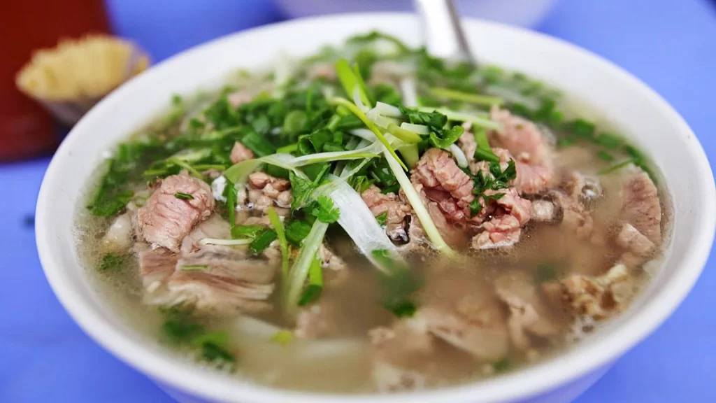 Cùng đến Phở Bát Đàn  Phở gia truyền 100 năm tuổi tại Hà Nội tinh hoa ẩm thực Việt Nam-5.webp