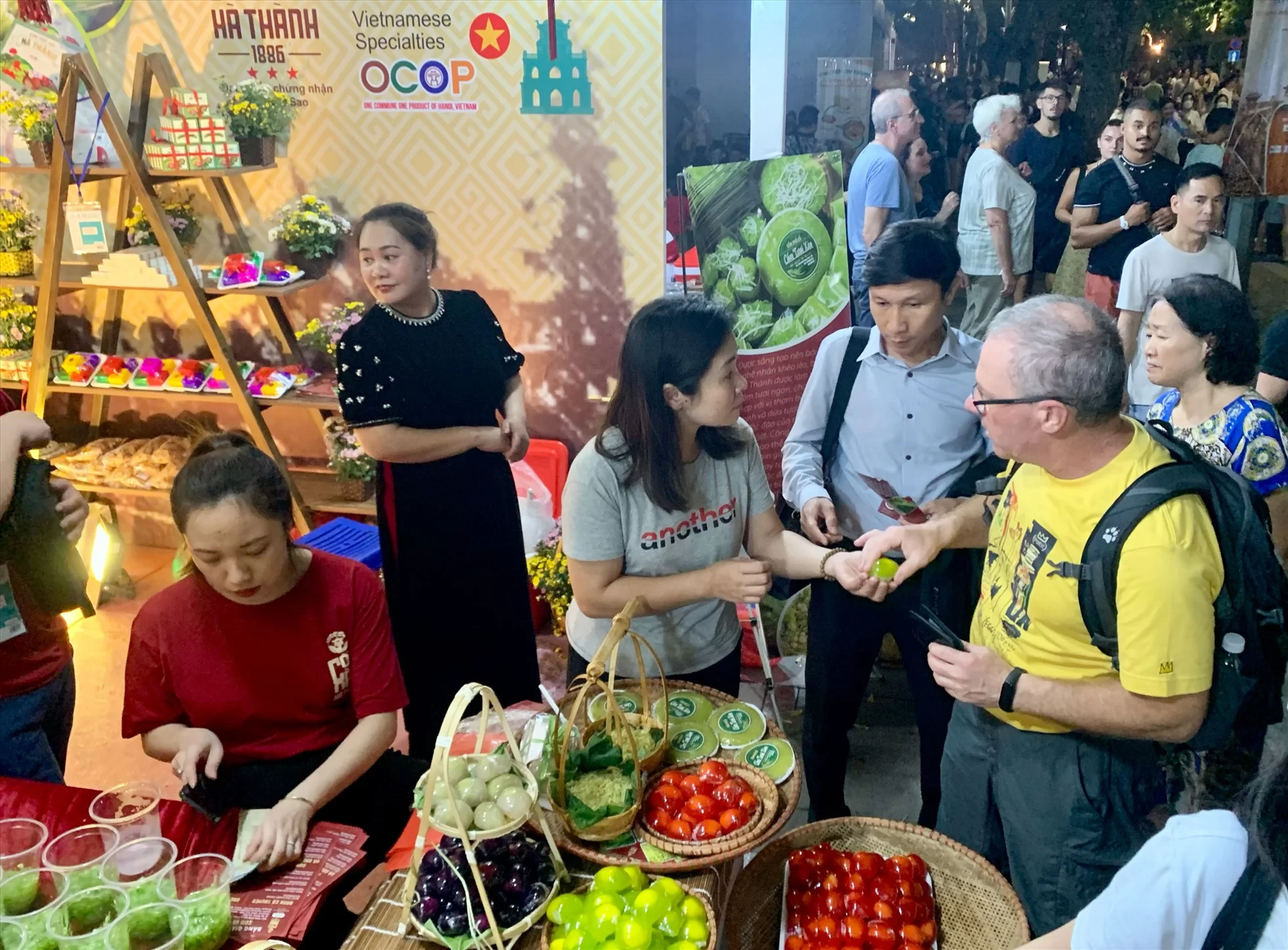 Cuối tuần ăn ngon chơi đã ở Lễ hội văn hóa ẩm thực Hà Nội năm 2023-1.webp