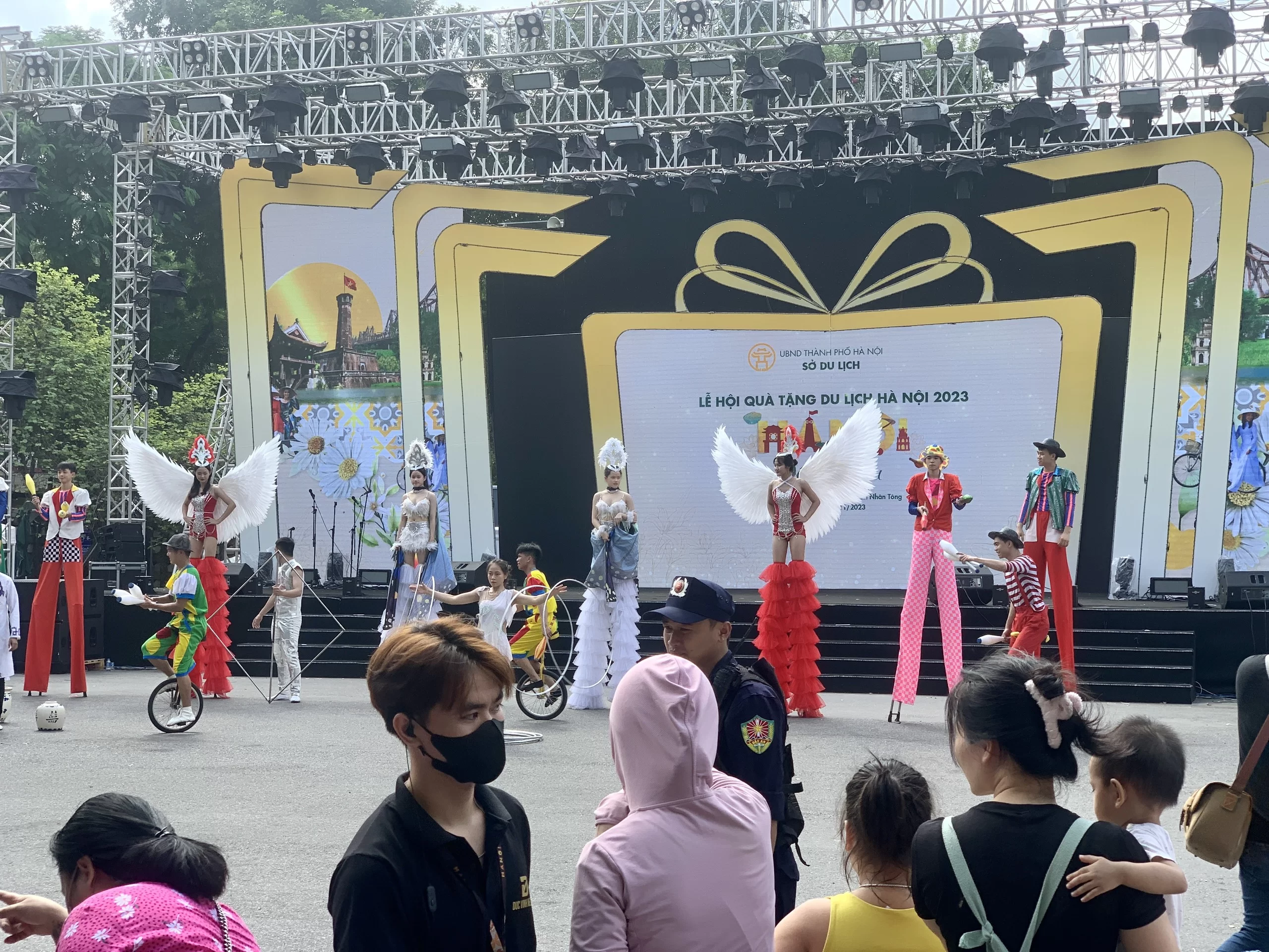 “Hà Nội - Đến để yêu” - Điểm hẹn văn hoá, ẩm thực cuối tuần tại Lễ hội Quà tặng du lịch Hà Nội 2023