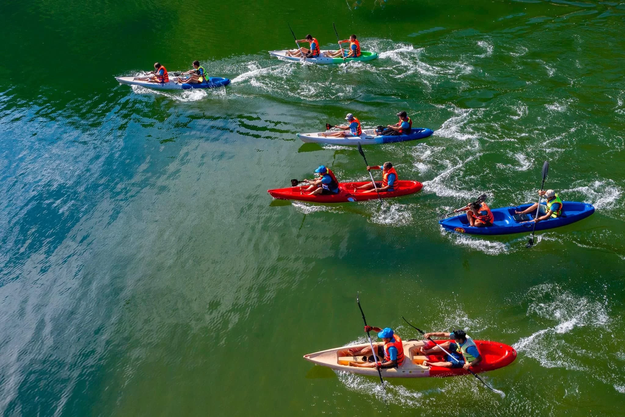 Sắp diễn ra giải đua kayak trên hồ sông Đà-2.webp