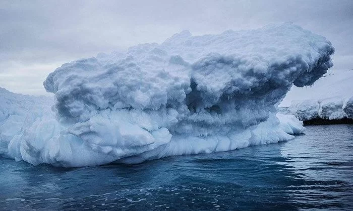 Tảng băng trôi lớn nhất thế giới bắt đầu di chuyển sau hơn 3 thập kỷ-1.webp
