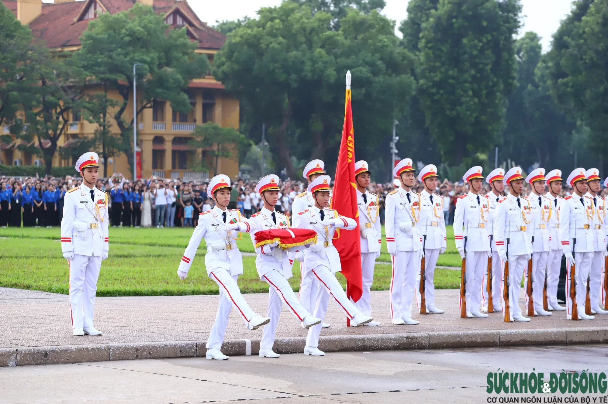 Thiêng liêng lễ thượng cờ tại Quảng trường Ba Đình ngày Quốc khánh 29-4.webp