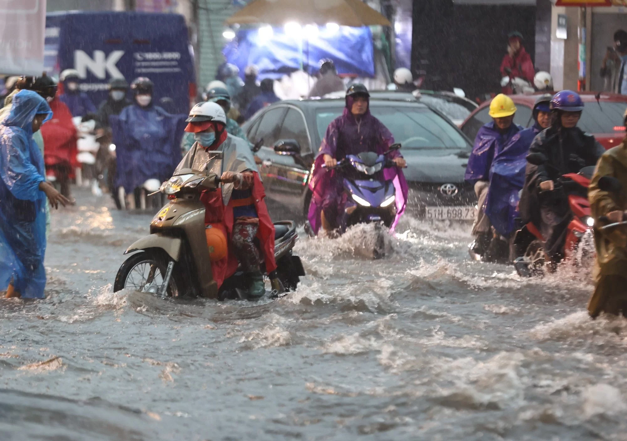 Thời tiết ngày 28/11: Bắc Bộ nắng hanh, Nam Bộ khả năng ngập do triều cường