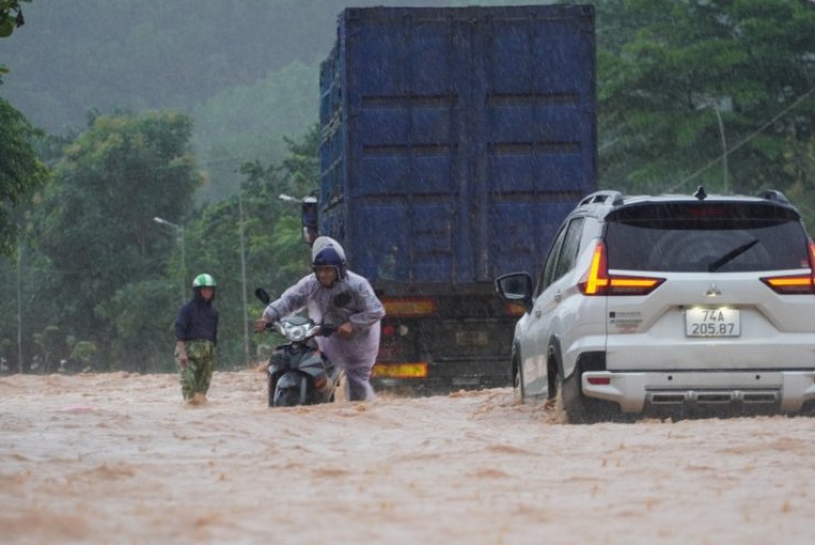 Thời tiết ngày 2/11: Trung Bộ và Nam Bộ mưa to nhiều nơi