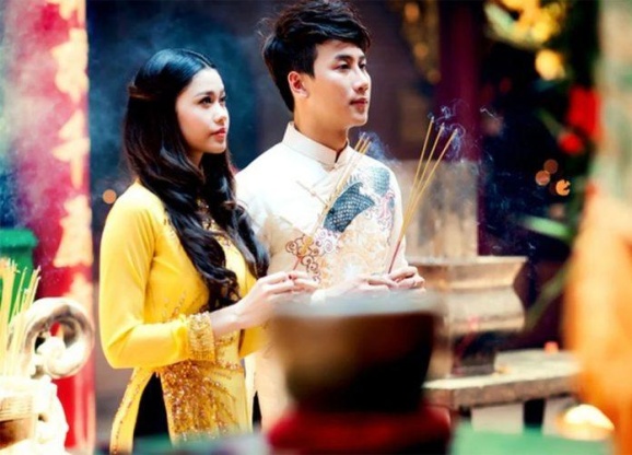 Dân FA đi chùa Hà cầu duyên: Những lỗi sai khiến đường tình duyên mãi lận